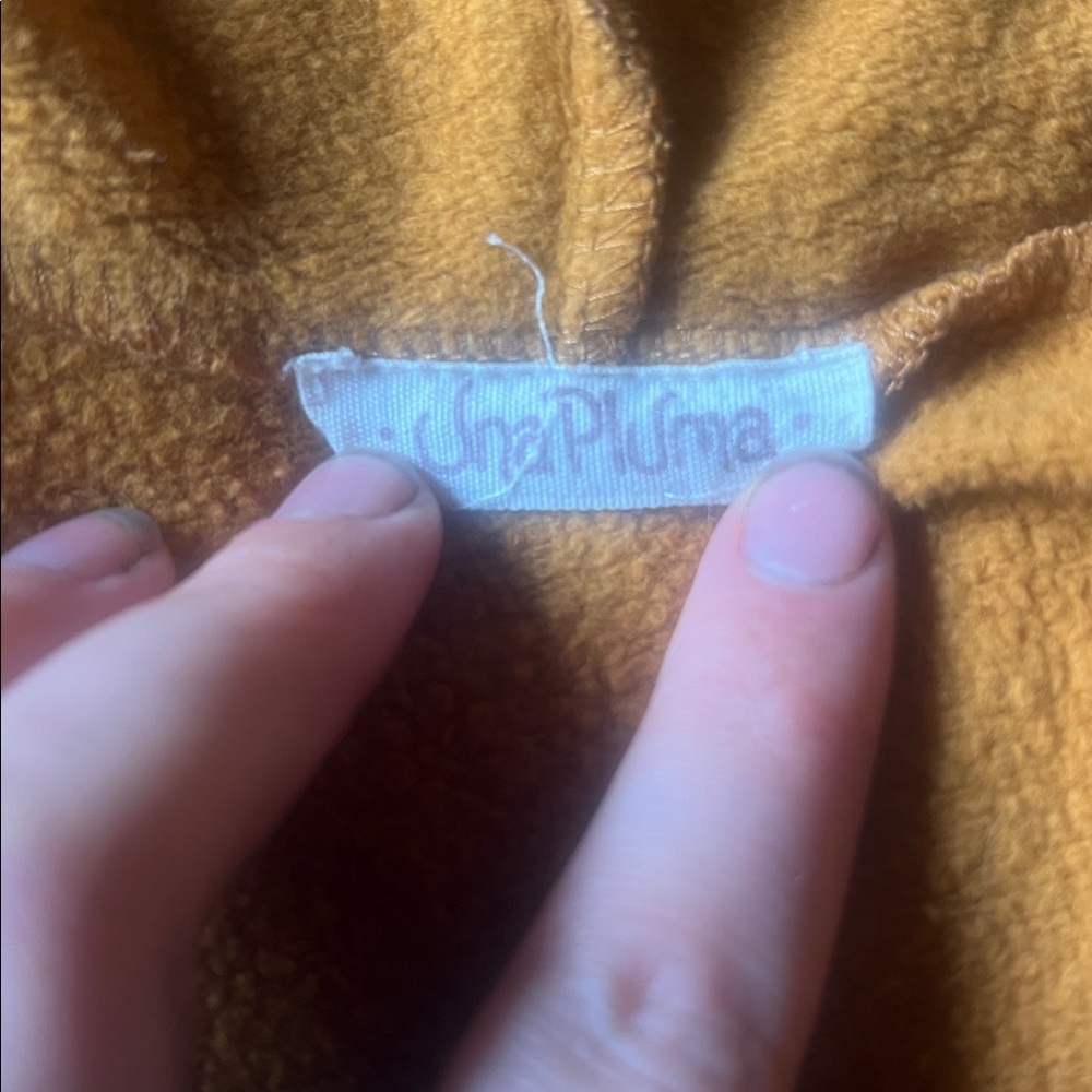 Una Pluma Organic Cotton Hooded Shawl - Picture 3 of 4